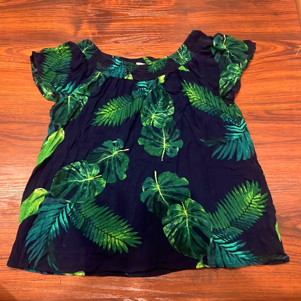 Old Navy Leaf Print Shirt 🍃🍃